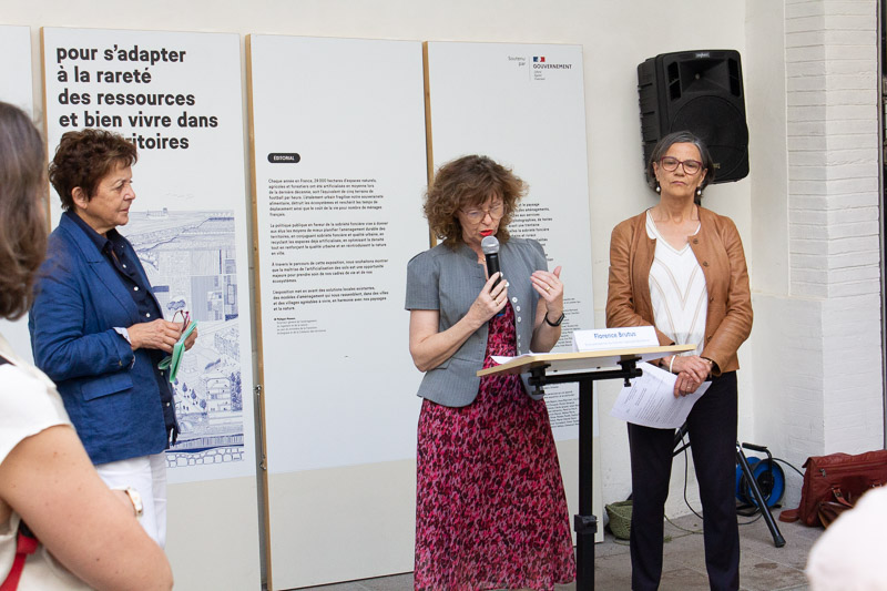 Image 1 : Discours - Maryse Vezat-Baronia (Directrice - CAUE31), Florence Brutus (Vice Présidente - La Région), Laurence Pujo (Directrice Régionale - DREAL Occitanie)